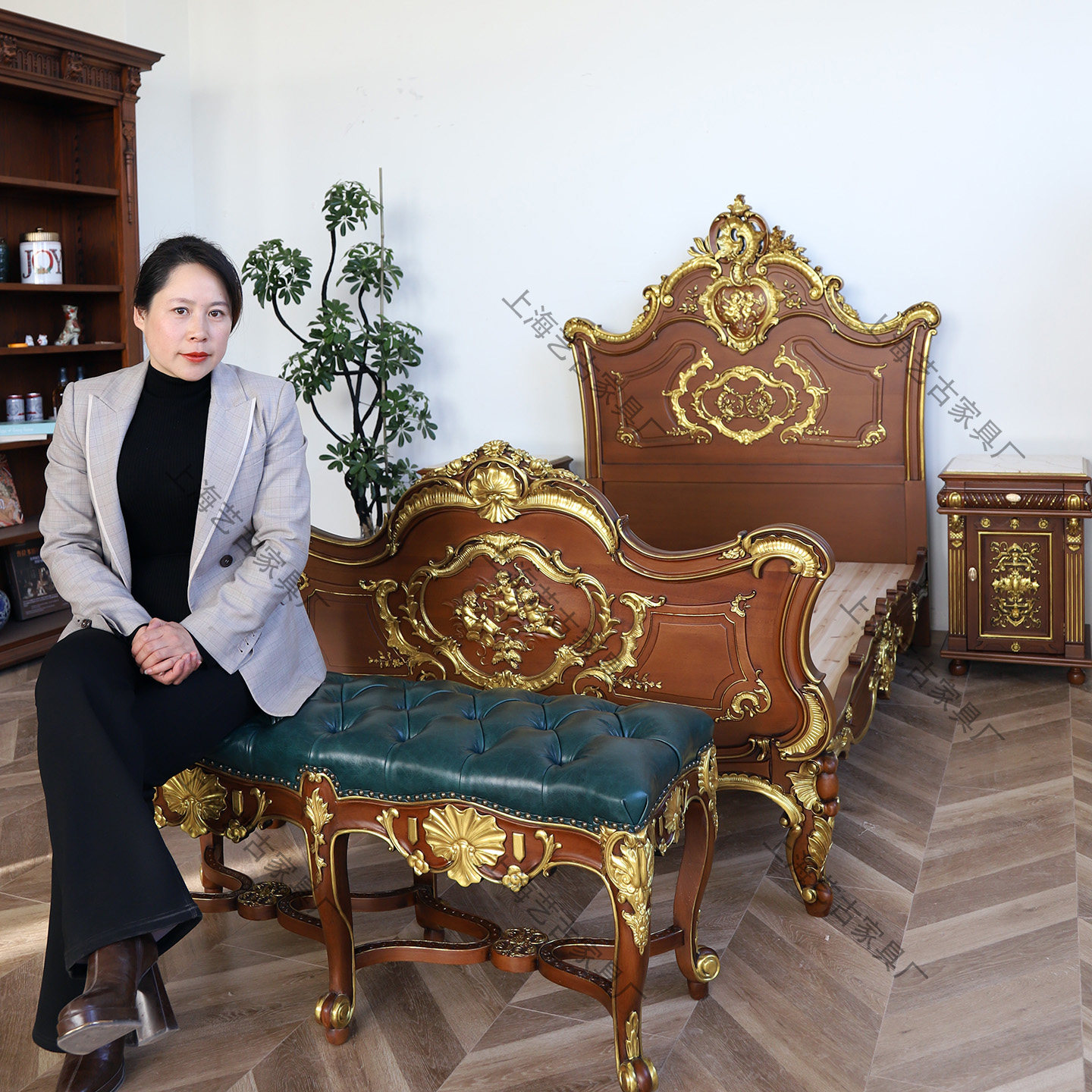 欧洲古堡原木榫卯结构描金卧室床法式宫廷雕花公主床西洋古典床