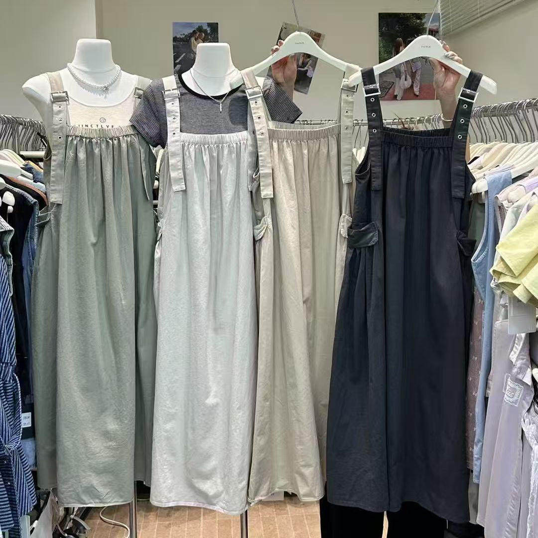 十三行2025夏款美式工装牛仔背带连衣裙女宽松休闲褶皱吊带裙长裙