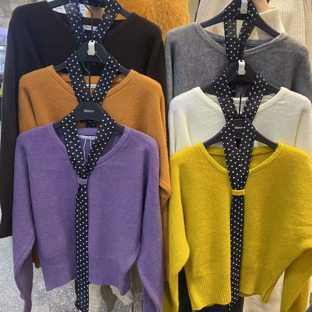 Metoo冬季V领纯欲风拼接针织衫女