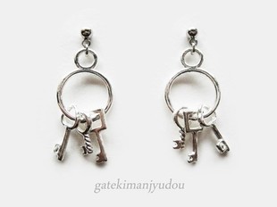 豆记のCreema minne日本代购 镀银手铐钥匙耳钉耳夹
