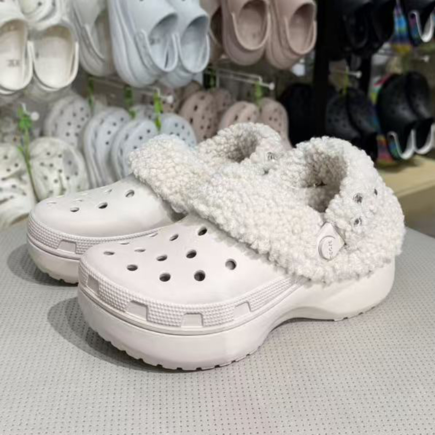 Crocs经典云朵宝石暖绒Clog