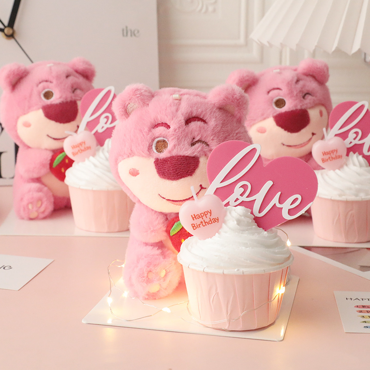 情人节毛绒抱草莓粉色可爱小熊摆件纸杯蛋糕手提盒生日派对装扮,节庆用品/礼品,蛋糕/烘焙装饰用品,淘宝优惠券,粉丝福利购,淘宝优惠卷