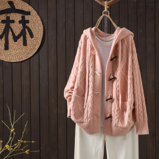 秋季新款文艺牛角扣麻花针织开衫女连帽宽松慵懒加厚红色毛衣外套