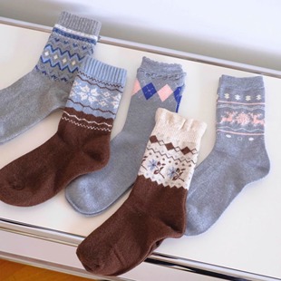 费尔岛 ROSE 秋冬圣诞感保暖柔软羊毛女袜少女中长加厚 BLEU