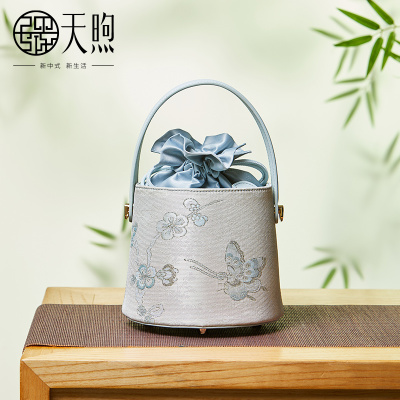 Pmsix天煦新中式国风织锦提花蝴蝶设计旗袍水桶单肩斜挎手提包女