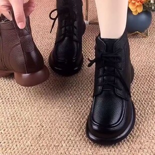 真软皮软底靴子女平底妈妈鞋秋冬加绒复古新款短靴防滑马丁靴潮款