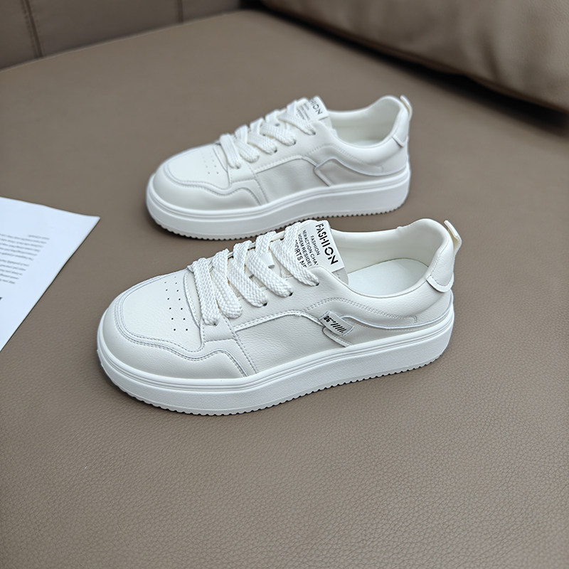 真皮小白鞋女2025新款不累脚轻便系带软底平底舒适休闲学生板鞋