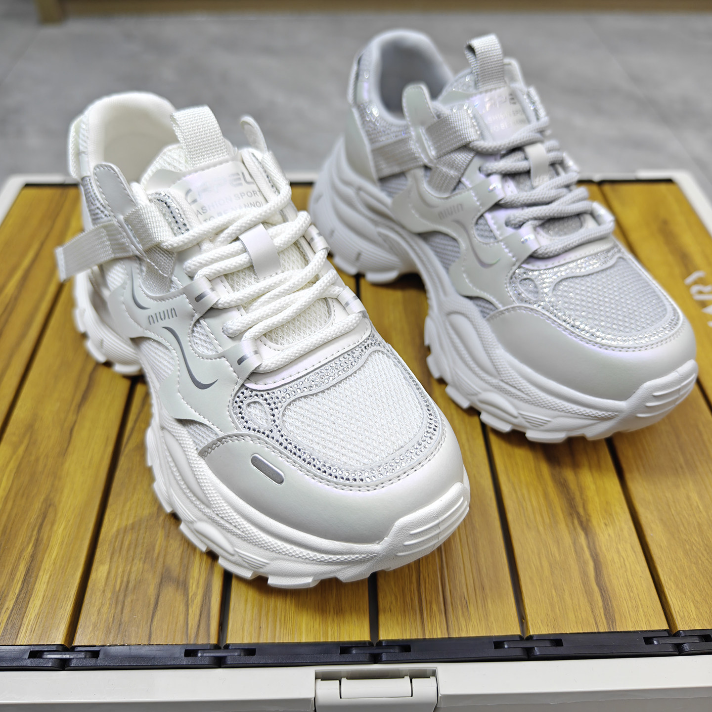 厚底增高老爹鞋女2026年新款时尚ins潮鞋水钻轻便百搭休闲运动鞋