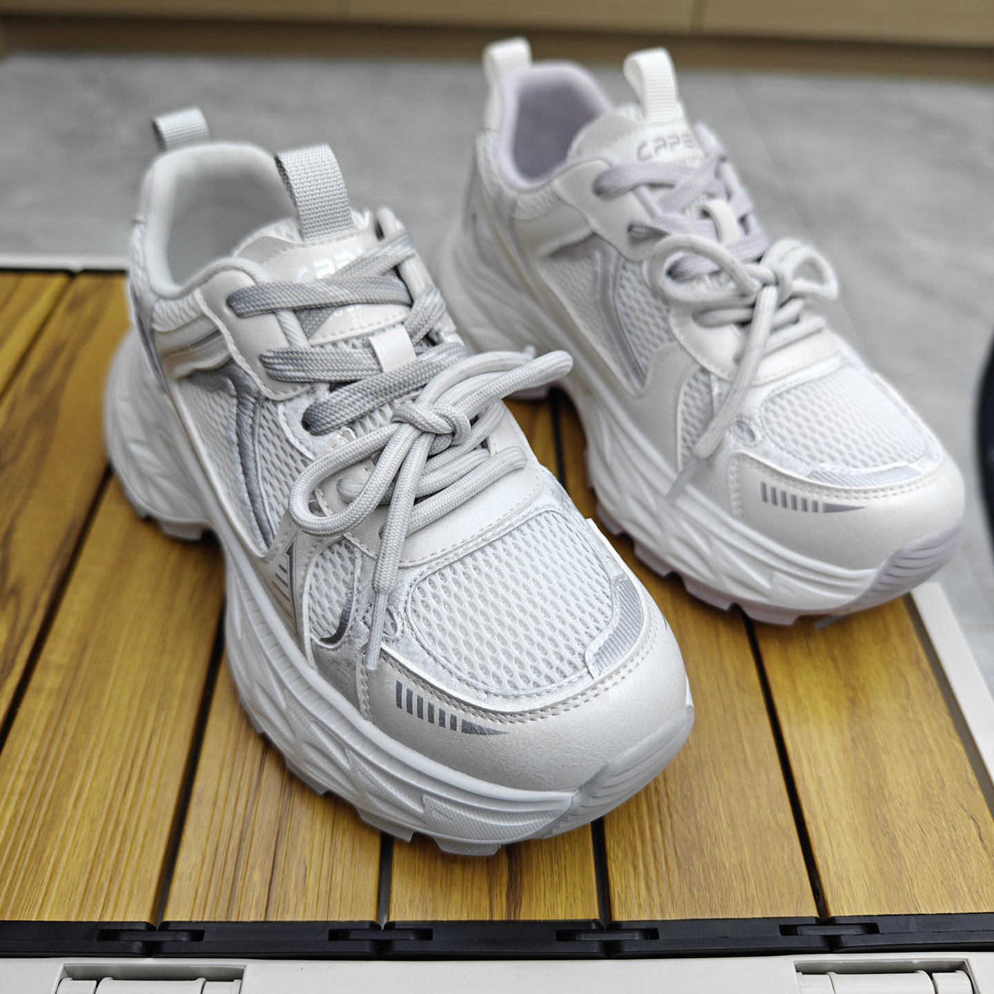 超轻便网面透气老爹鞋女2026夏新款时尚厚底双带休闲运动鞋显脚小