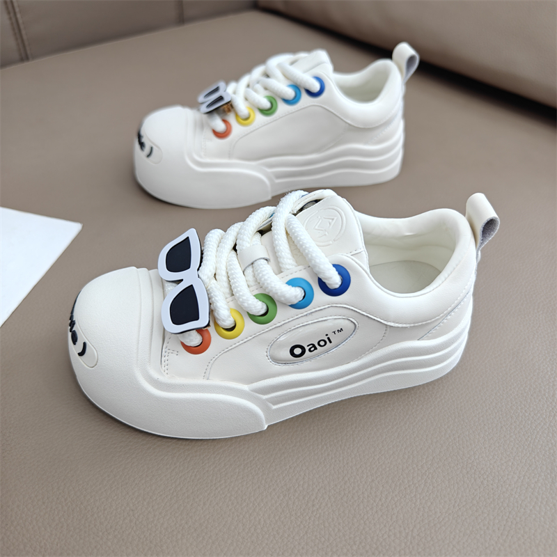 爆款开口笑休闲女鞋2025新款韩版带墨镜设计时尚真皮小白鞋丑萌鞋