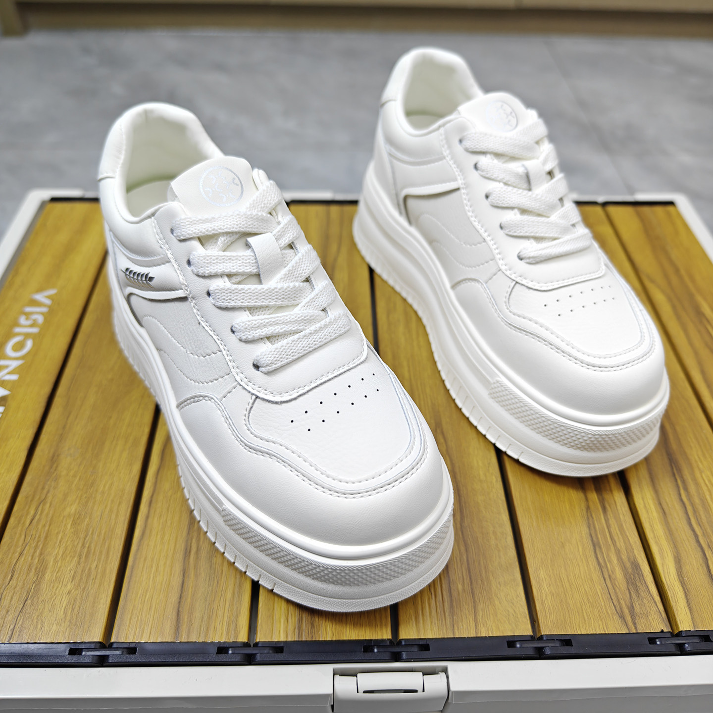 通勤小白鞋女2026新款学院风厚底增高百搭休闲配阔腿裤的鞋子单鞋