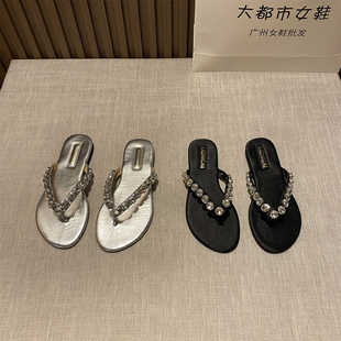 水钻款平底人字拖鞋圆头小众设计感时尚凉鞋女外穿人字拖