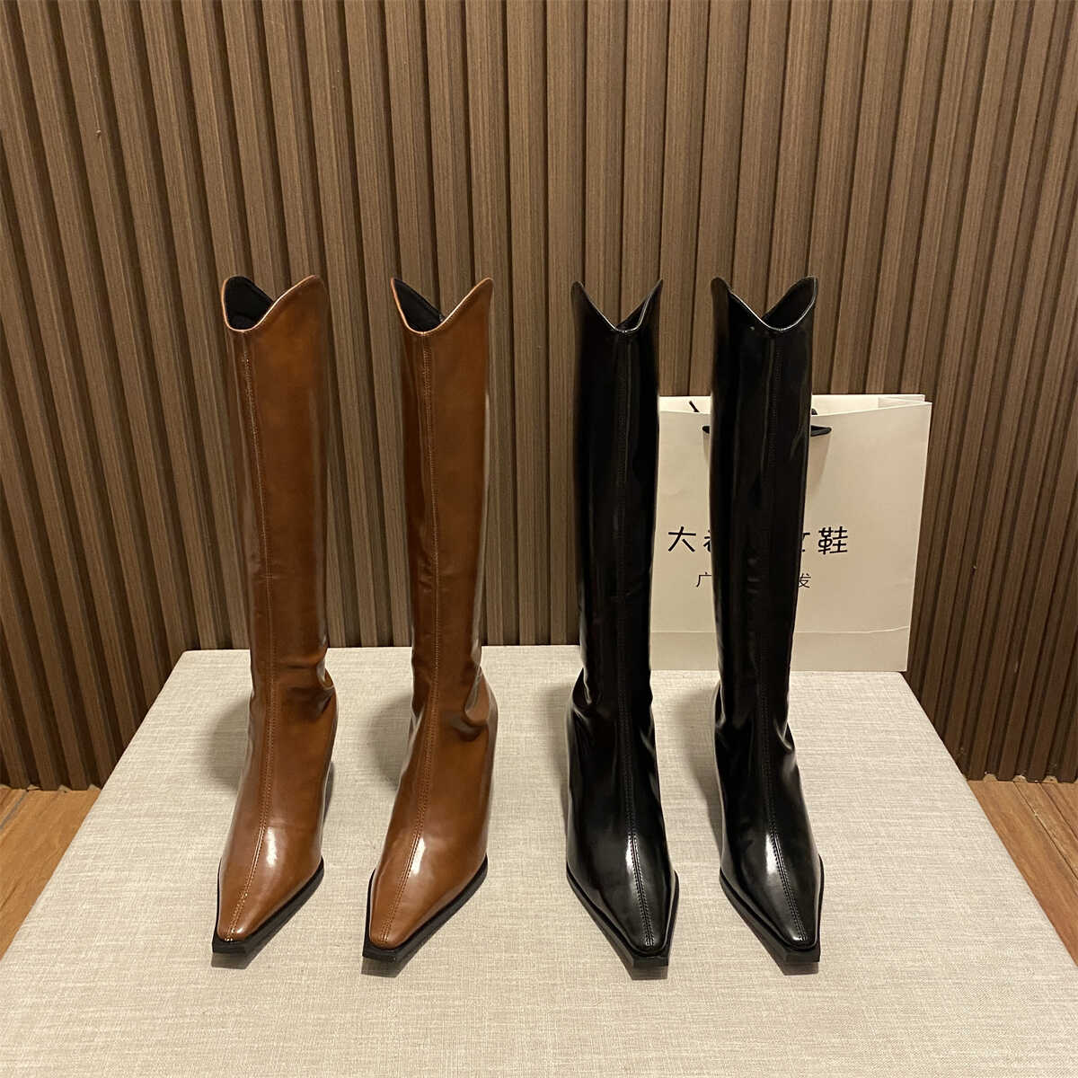 V口棕色2024年长靴羊皮版复古风