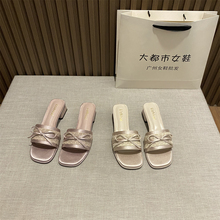 法式蕾丝蝴蝶结一字凉拖鞋女2025年夏季新款方头甜美粗跟外穿拖鞋