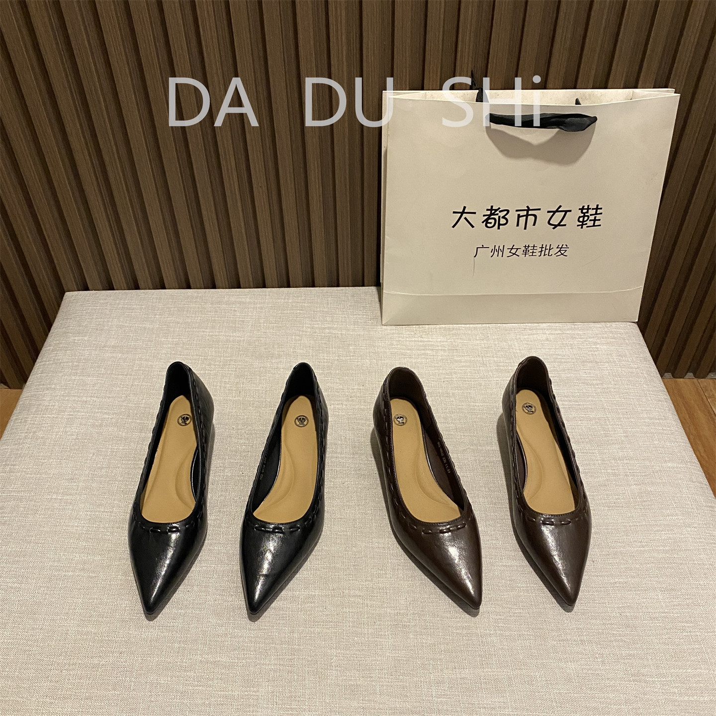 韩式尖头浅口平跟搭扣女单鞋黑色