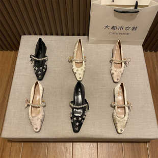 羊皮版!舞会复古绸缎粗跟单鞋2024秋款尖头珍珠链条一字带晚晚鞋