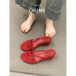 羊皮版~简约红色夹趾人字拖女坡跟露趾高跟鞋温柔绒面细带凉拖鞋