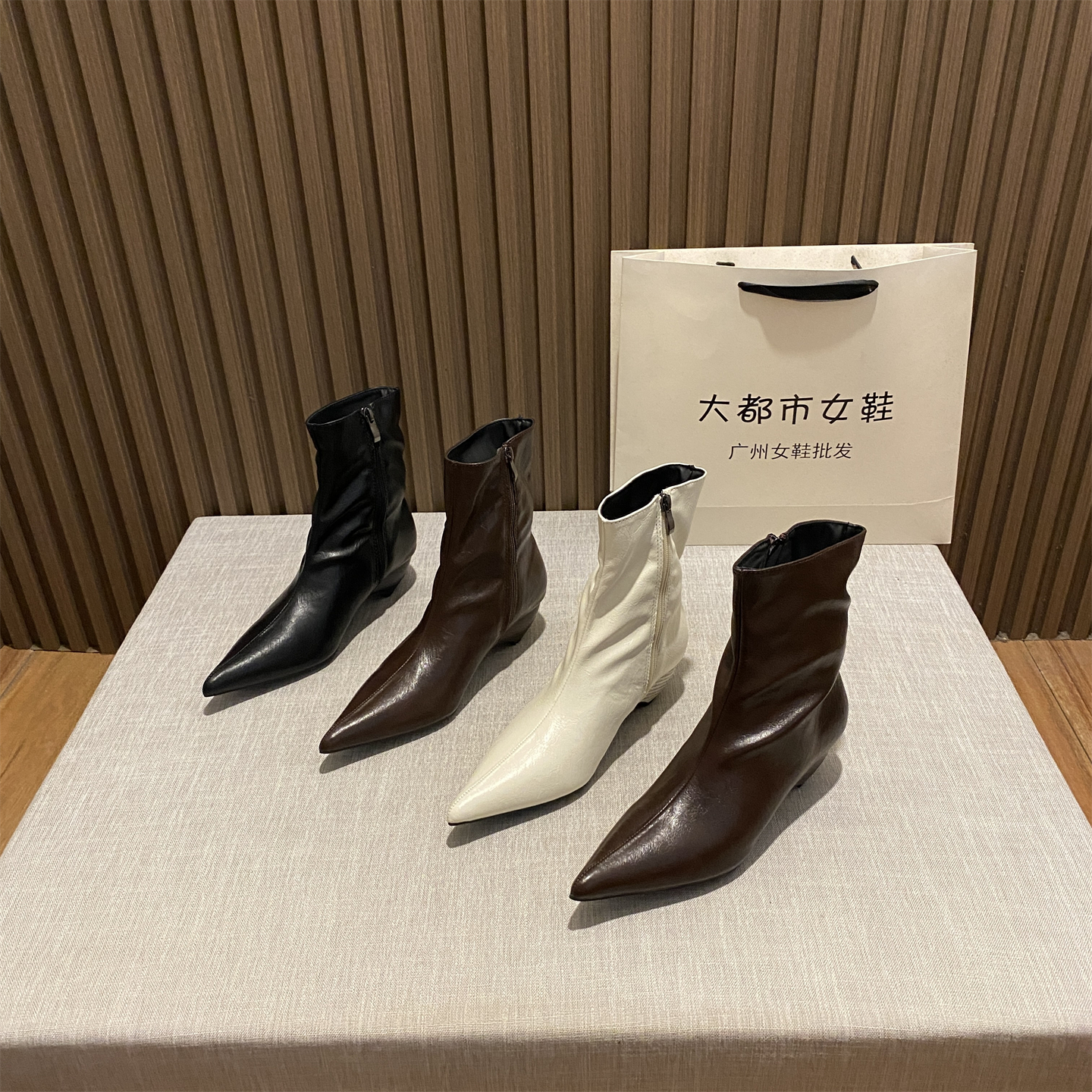 复古尖头侧拉链短筒瘦瘦靴子软皮