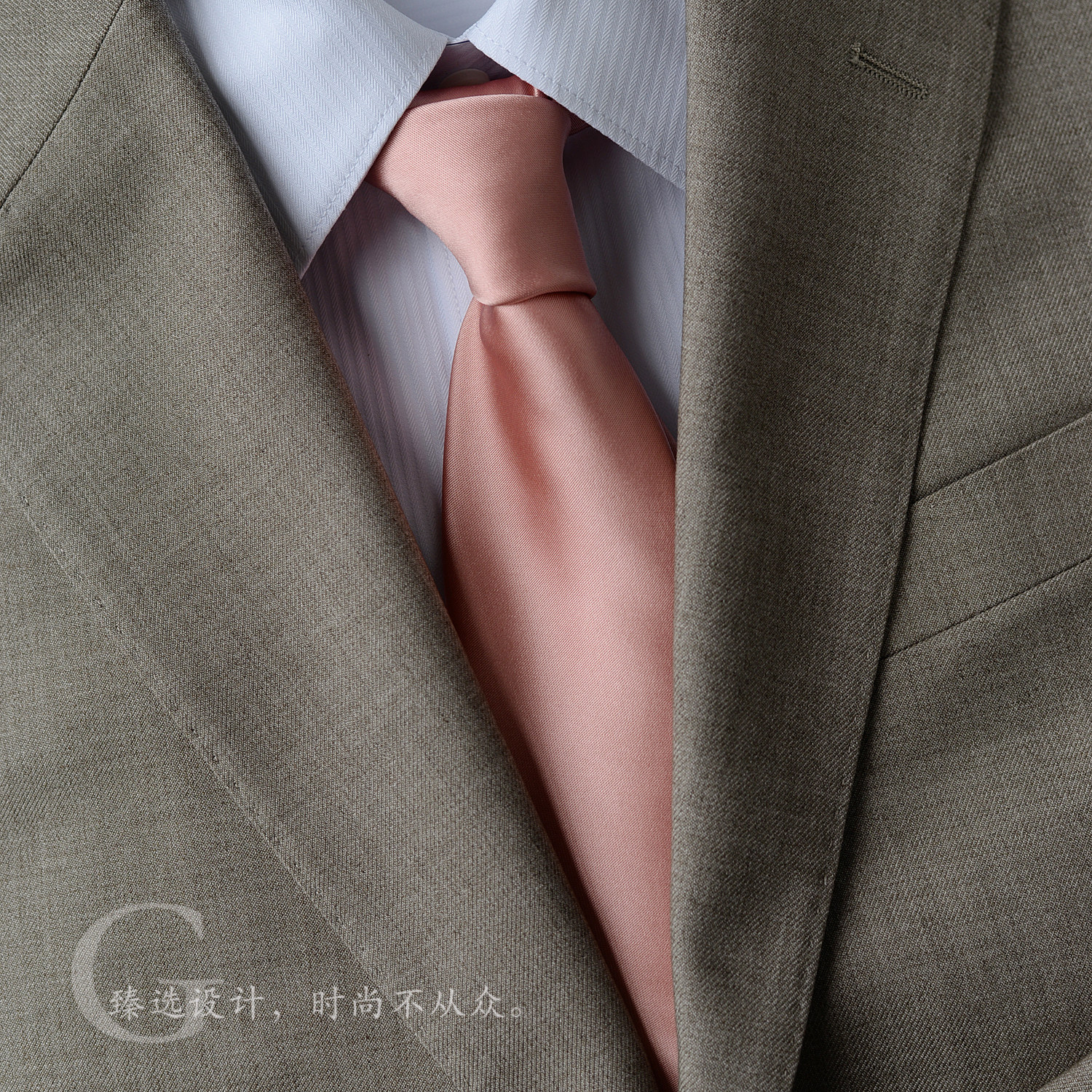 淡雅柔和粉色系领带手打结衬衫配