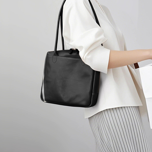 休闲女包多功能手提包手挽包大号 手工小方包黑色 软皮 托特包日式