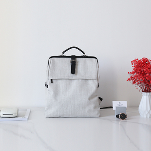 日式 白色 口金防泼水小众休闲学院旅行郊游中性电脑双肩背包