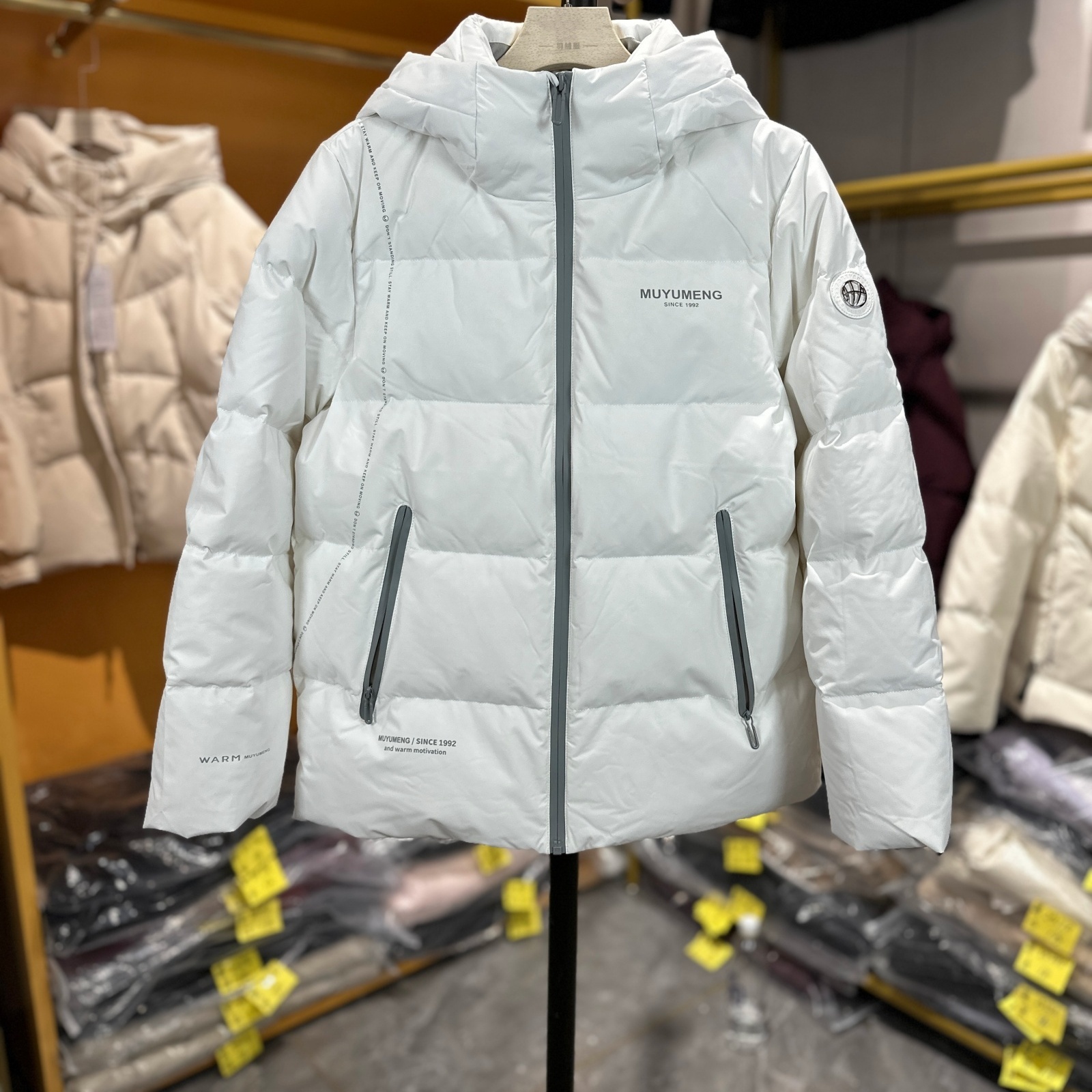 商场同款2025冬季新款羽绒服短款女休闲时尚90白鸭绒外套M25530