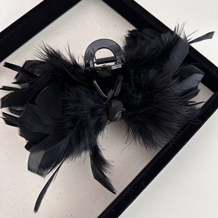 鸵鸟毛羽毛抓夹女大号2024新款 后脑勺黑色毛毛鲨鱼夹发夹超仙头饰
