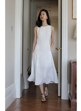 无有无印白色亮面醋酸圆领修身大摆中长款无袖连衣裙24078