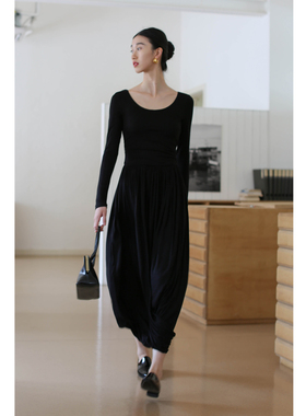 无有无印黑色U型领长袖修身显瘦针织长款优雅连衣裙24222