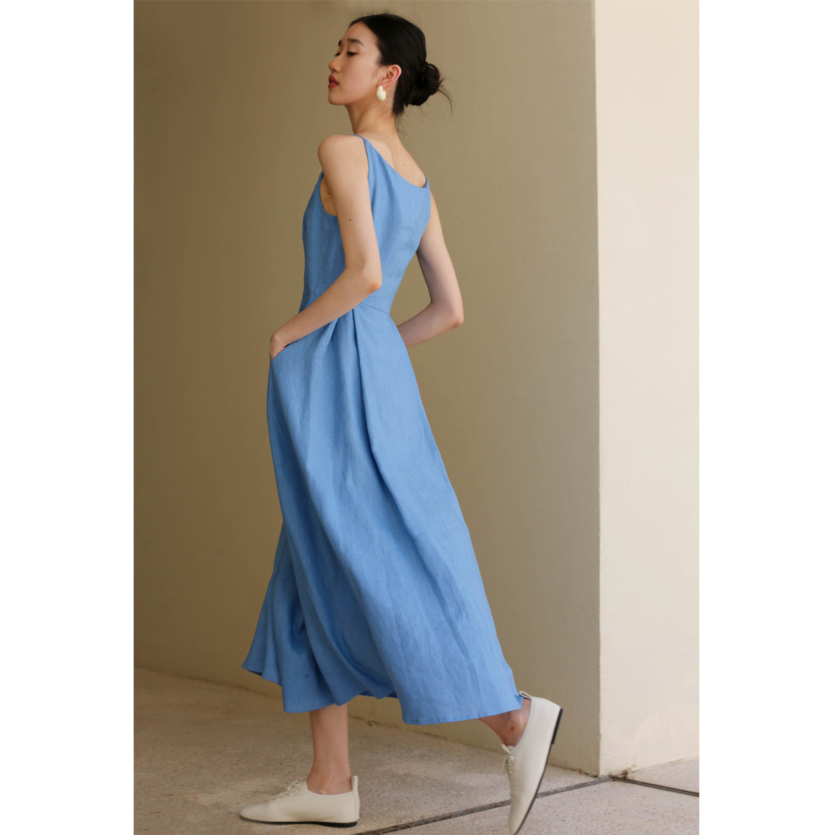 无有无印蓝色亚麻舒适透气长款大摆修腰显瘦连衣裙24117
