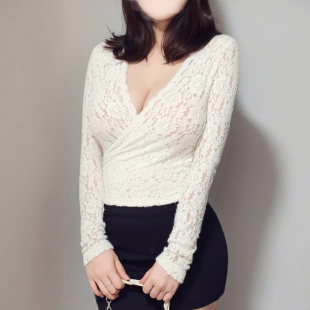 磨毛版 短款 低胸透感温柔法式 女长袖 性感T恤 V领蕾丝打底衫 DaLian