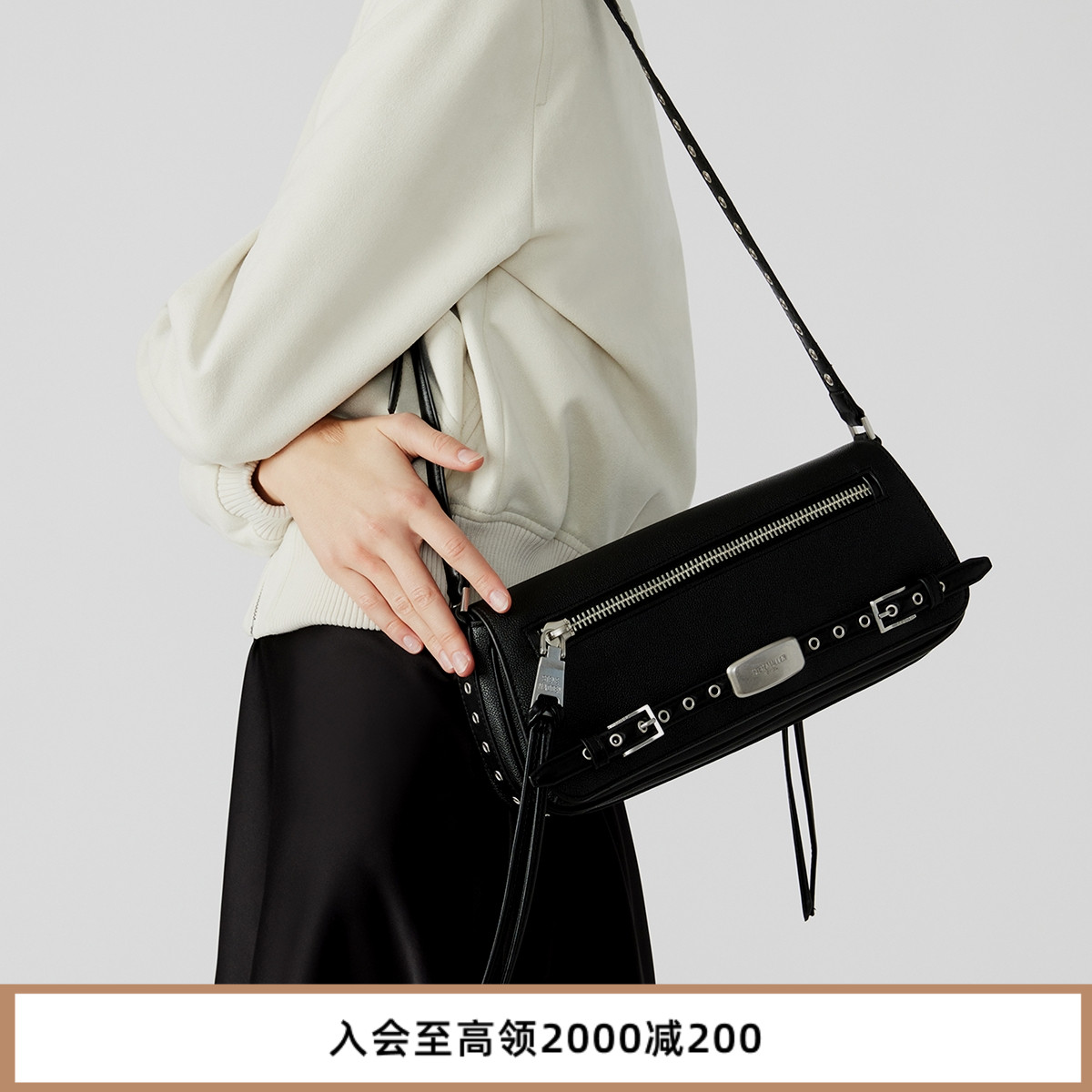 法棍包机车风铆钉装饰