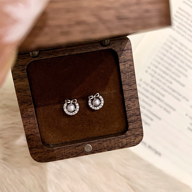 蝴蝶结珍珠耳钉女2025年新款小众设计感轻奢简约养耳洞纯银针饰品