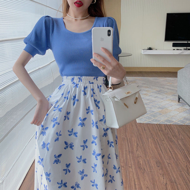 Real price bubble sleeve Knitted Top + mid length skirt