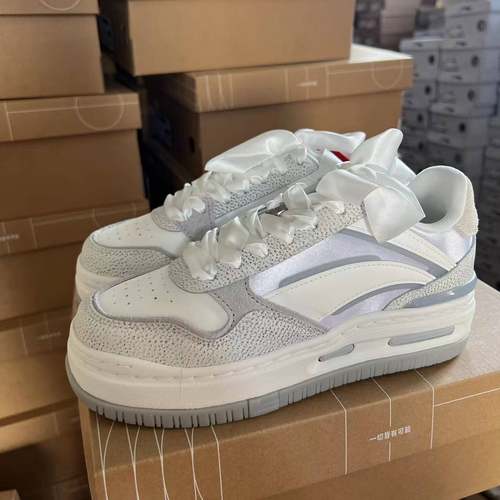 2024新品李宁FUTURE C1女子舒适软弹经典休闲鞋低帮板鞋AGCU068