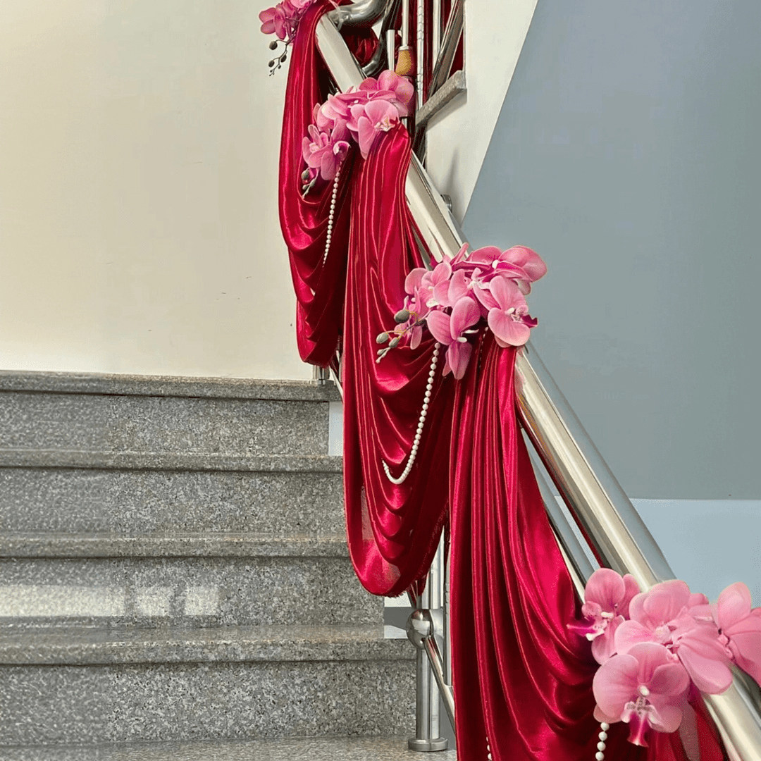 结婚楼梯台阶扶手阳台装饰女方创意婚礼扶梯拉花男方婚房布置婚庆