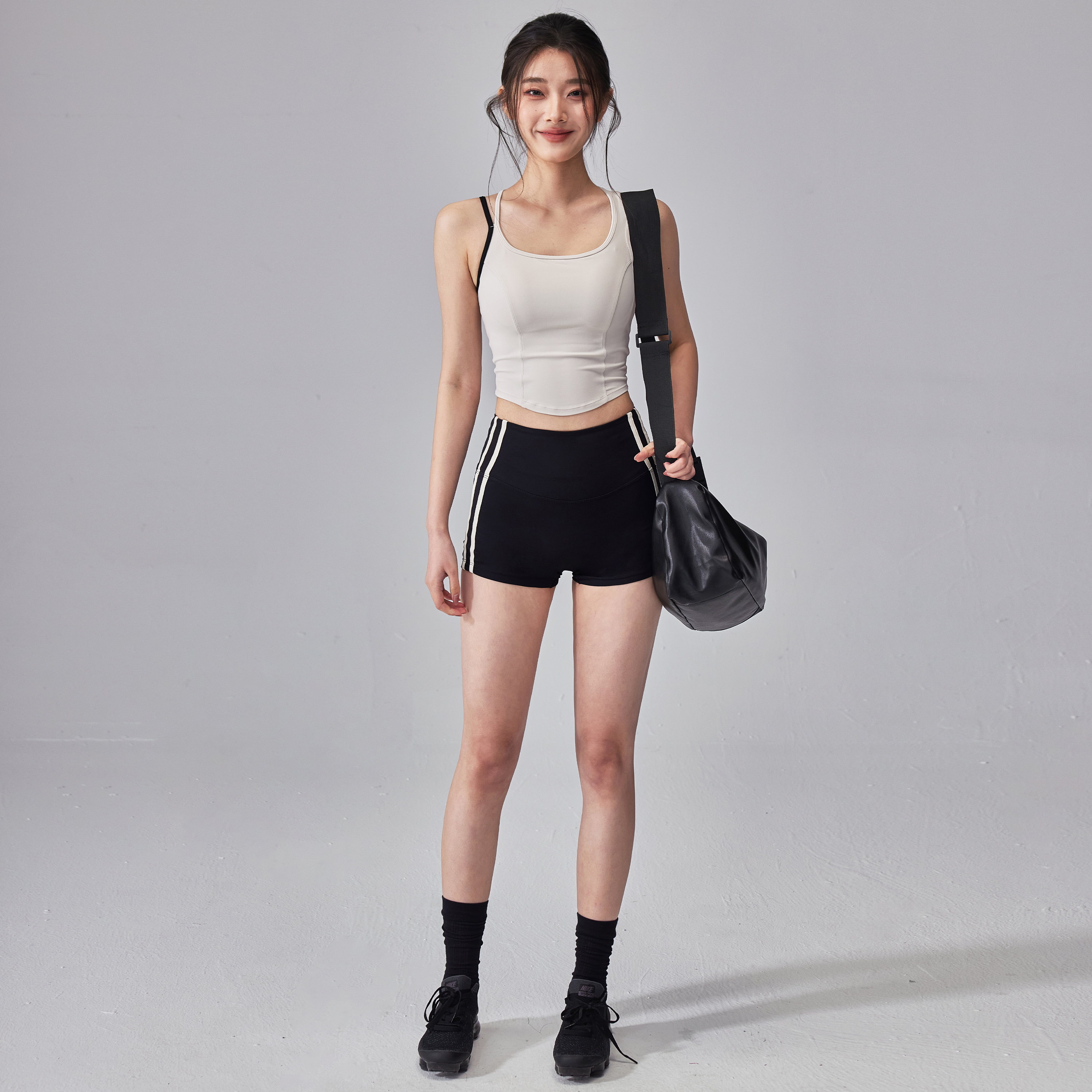 健身女孩高腰显瘦拼色运动短裤
