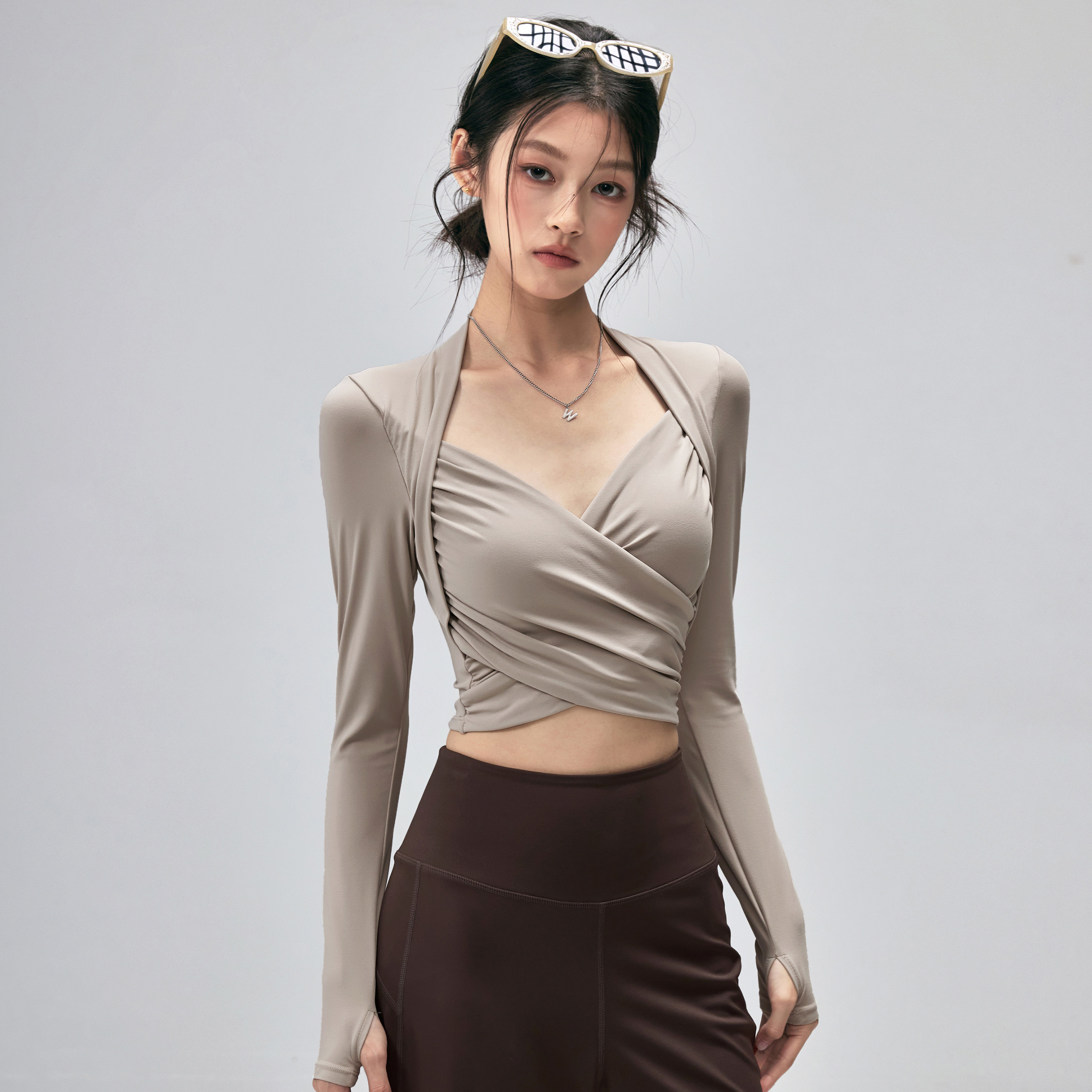 健身女孩带胸垫瑜伽服紧身显瘦跑步运动长袖高级普拉提训练上衣秋