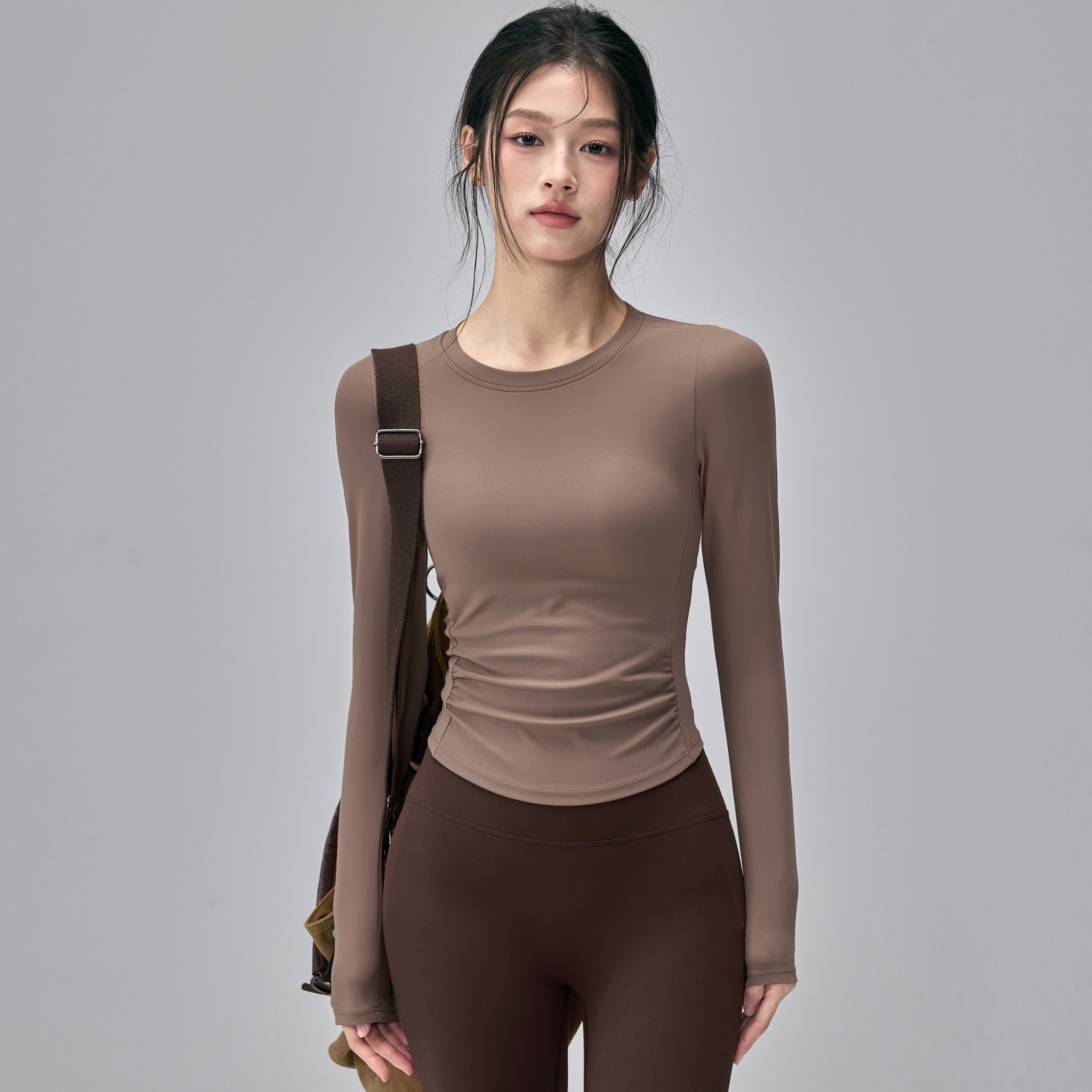 健身女孩带胸垫瑜伽服长袖修身气质普拉提训练套装显瘦运动上衣新