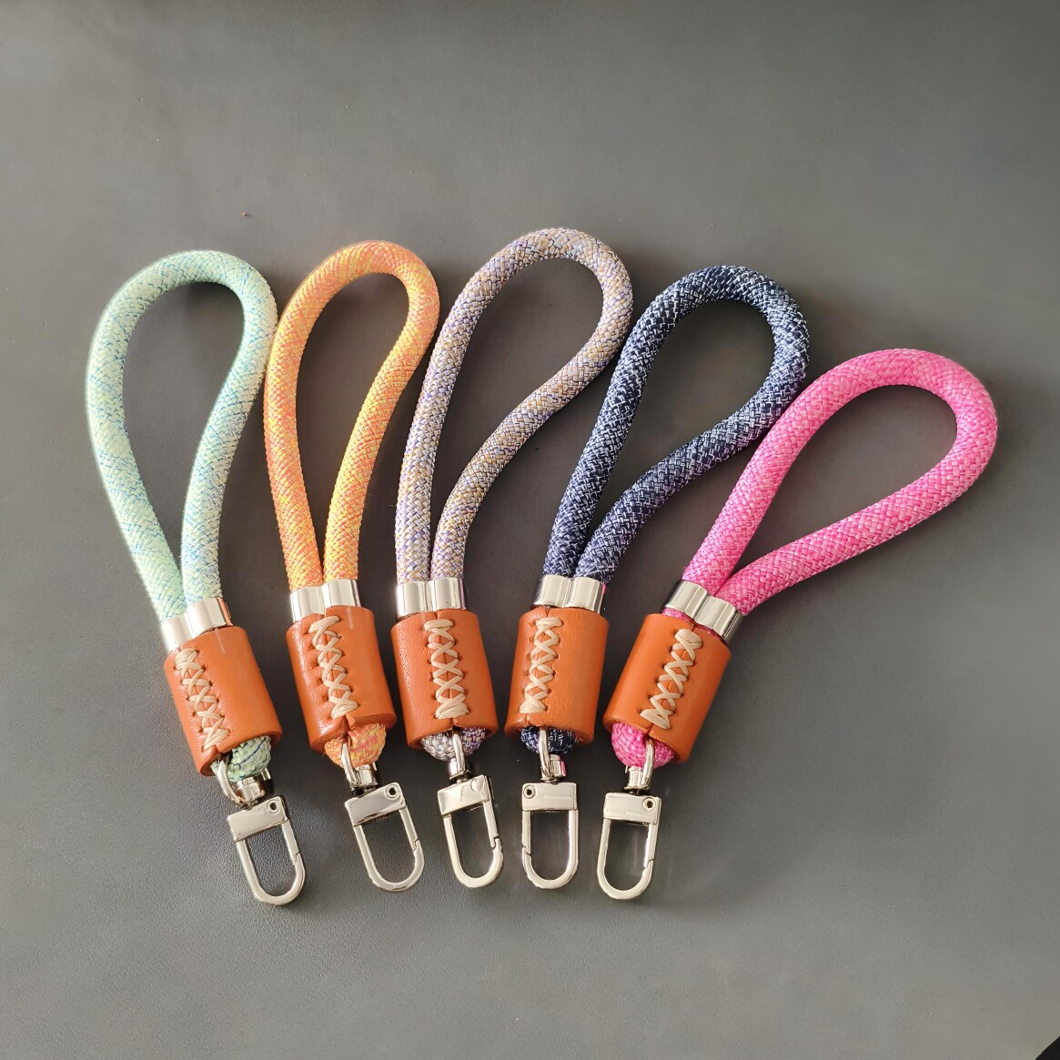 高级牛皮手机挂绳短款结实耐用手机链挂手腕钥匙扣手绳防丢挂链女