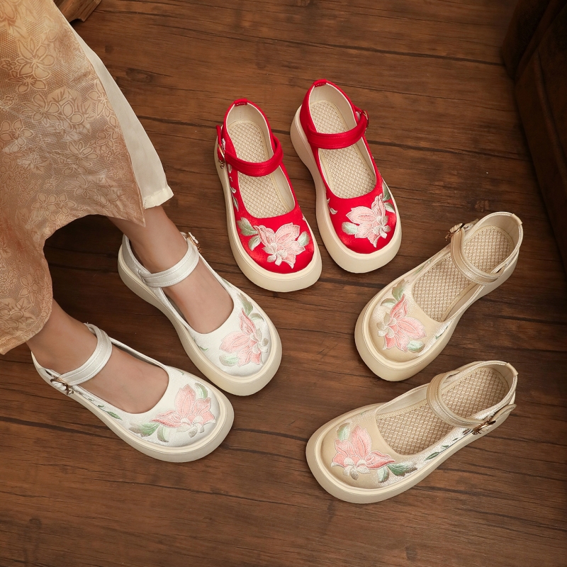 古风汉服鞋子女冬季厚底中国风绣花鞋圆头新中式布鞋增高一字扣鞋