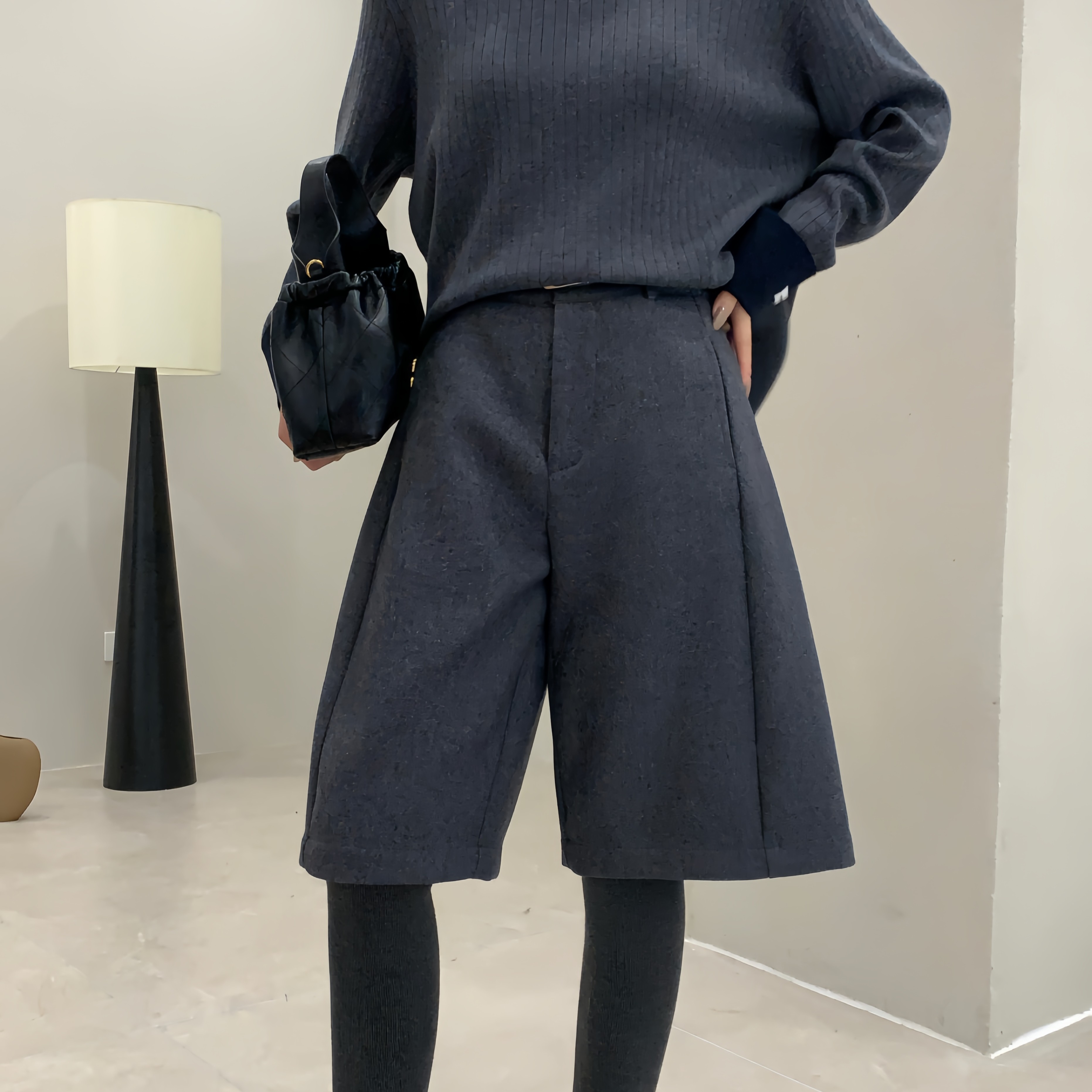 百搭的灰色毛呢西装短裤女