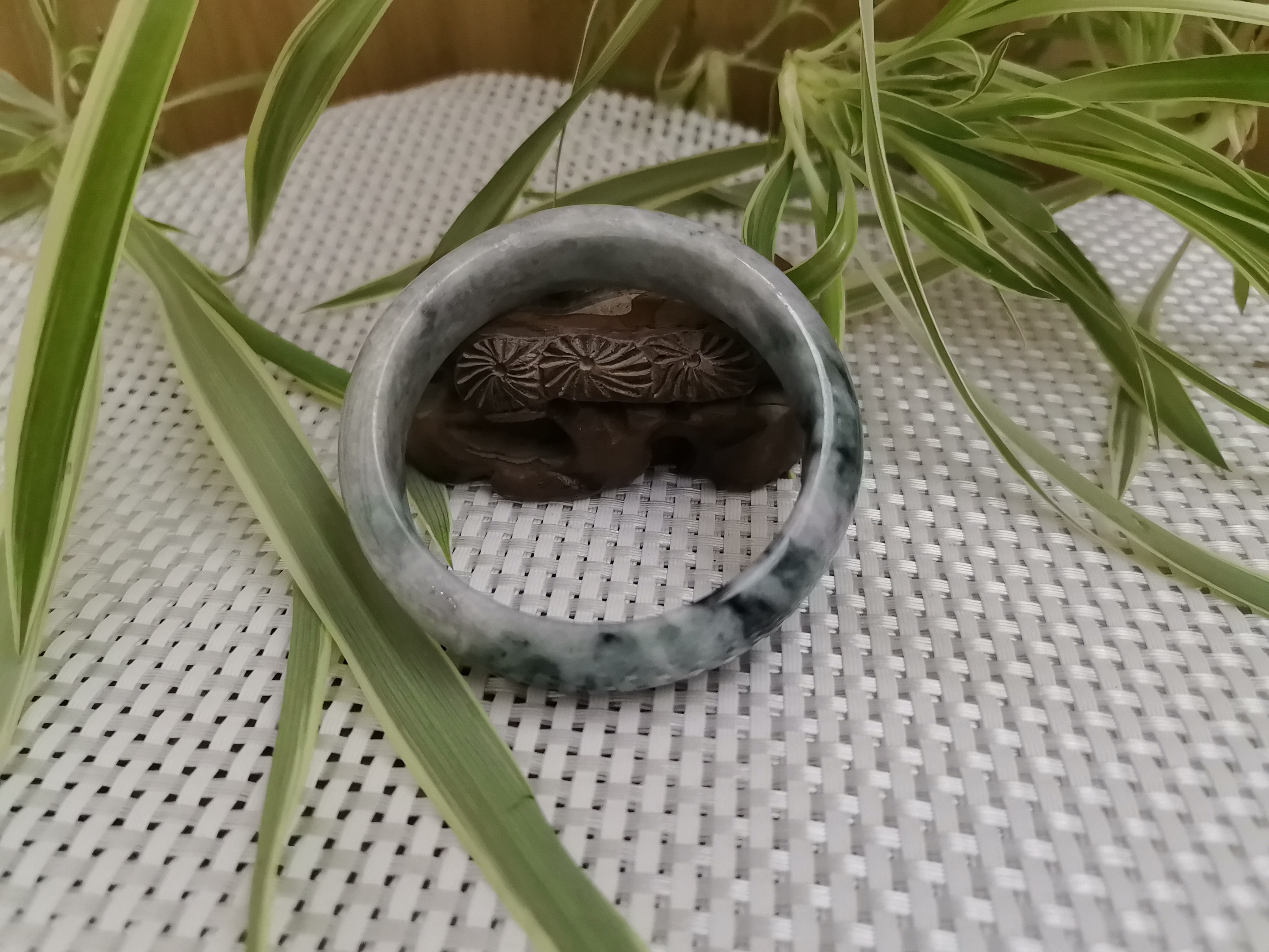 翡翠55圈口手镯紫底深绿色飘花手镯