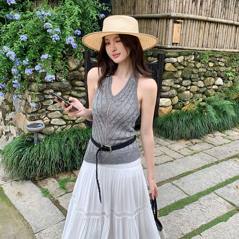 SE黑标-”RL知识份子“极简挂脖V领立体绞花气质吊带毛织25677