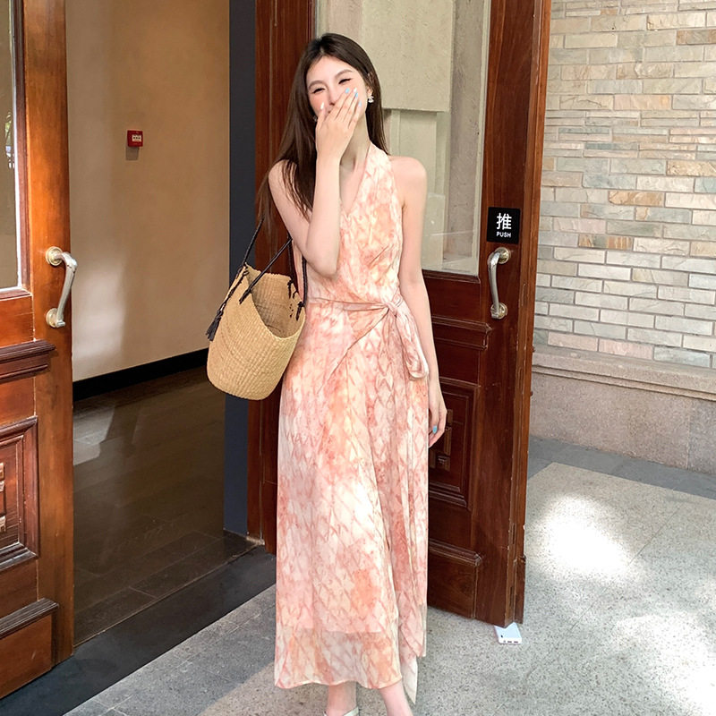 秀熙熙2026夏季新款韩版高腰度假绑带连衣裙V领印花纯欲裙子88329
