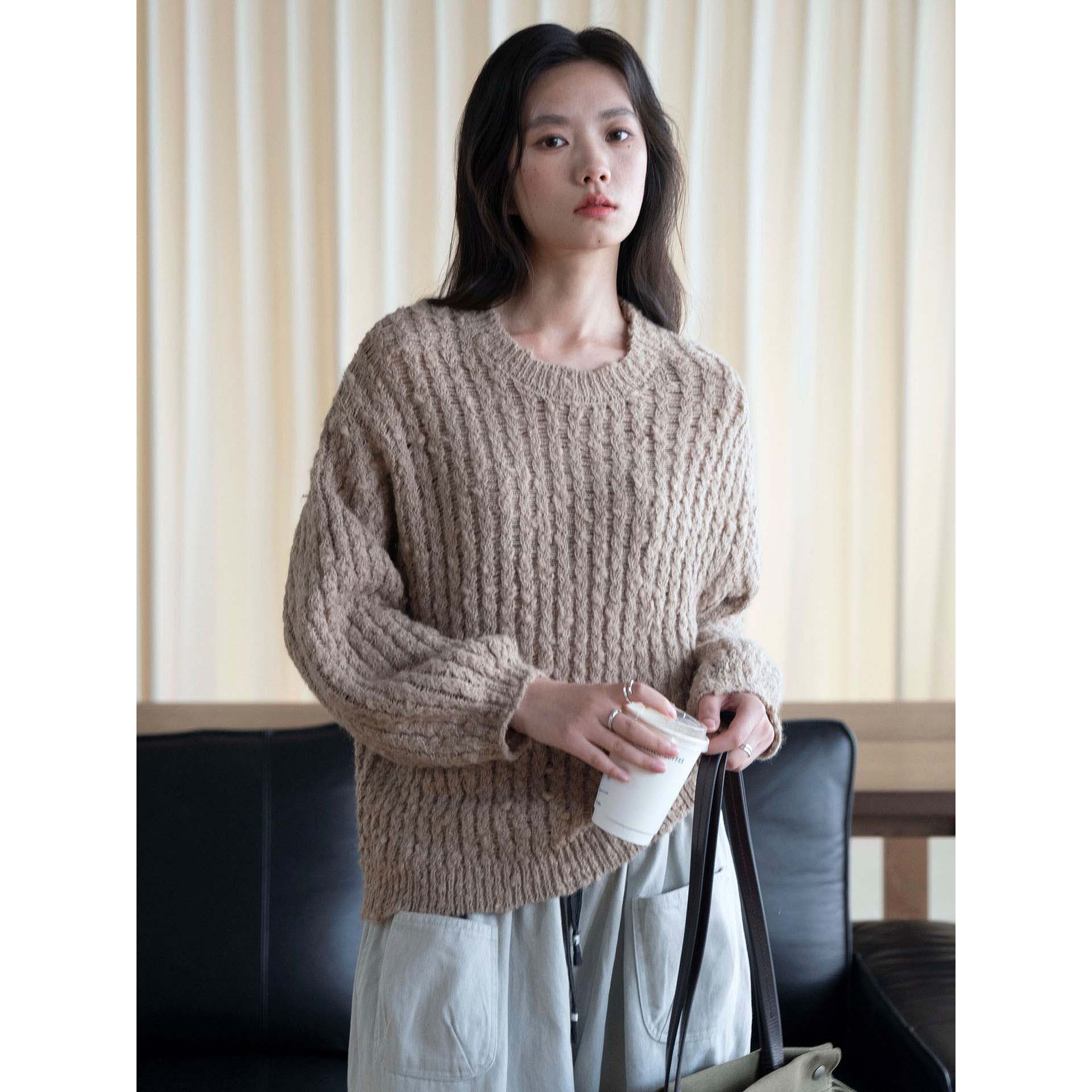 XM秋季新款韩系慵懒感圆领粗针镂空绞花羊毛毛衣柔软上衣女