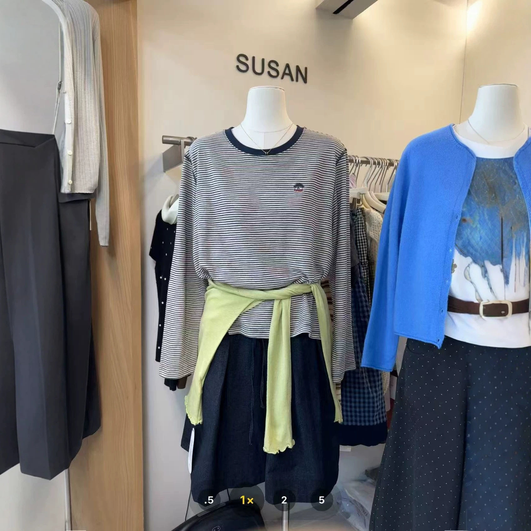 SUSAN 韩系细条纹撞色领口小刺绣宽松软糯长袖T恤 “早秋极简风”