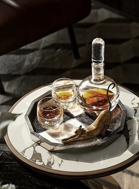 轻奢现代样板房售楼部酒店客厅茶几玻璃酒具马毛托盘组合装饰摆件