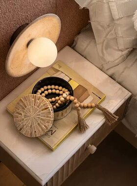 中古佗寂老钱风样板房床头柜贝壳首饰盒书籍流苏佛珠组合装饰摆件