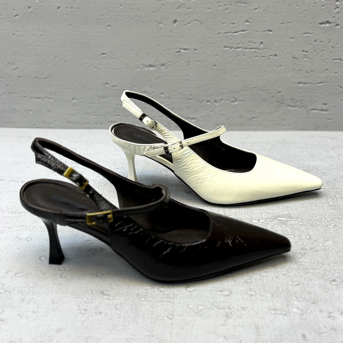 欧洲站欧货女鞋2026春夏新款真皮尖头细跟高跟鞋一字带扣后空凉鞋